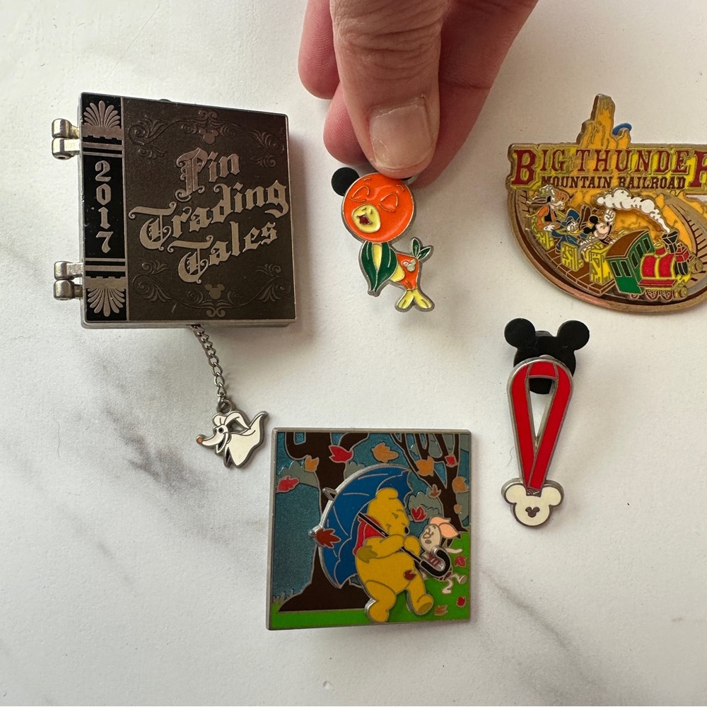 Disney Lot of 5 trading pins - 2 Hidden Mickey Pins, 1 Limited Edition